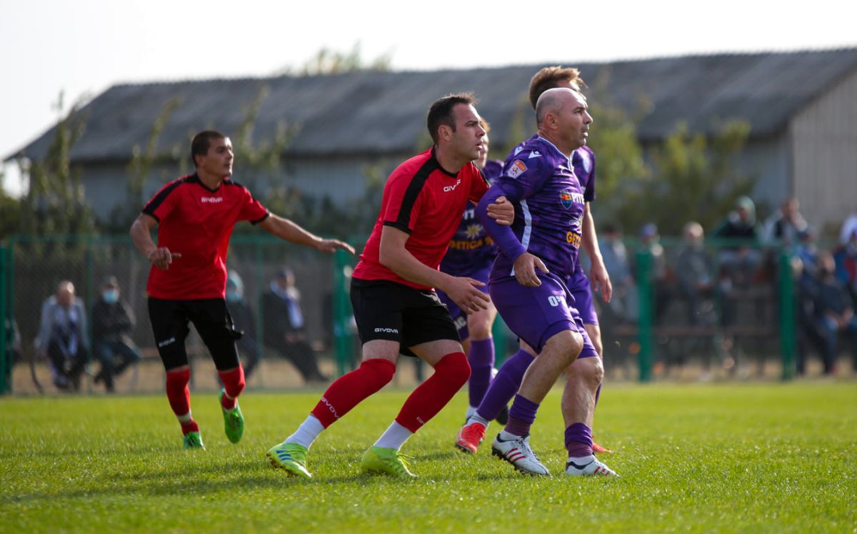 Imagini rare: Vlădoiu, Prepeliță și Schumacher au revenit în iarbă » Meci inedit pentru FC Argeș