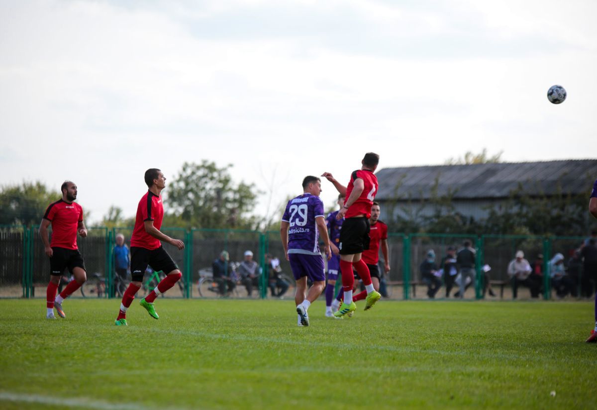 Imagini rare: Vlădoiu, Prepeliță și Schumacher au revenit în iarbă » Meci inedit pentru FC Argeș