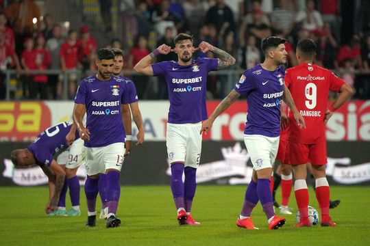 Rapid are „interzis” să mai joace în alb-violet // FOTO: Alexandra Fechete