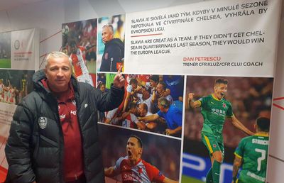 Dan Petrescu, lângă Sarri, Conte și Valverde » Declarațiile „Bursucului” i-au dat pe spate pe cehi: ce apare în muzeul Slaviei Praga