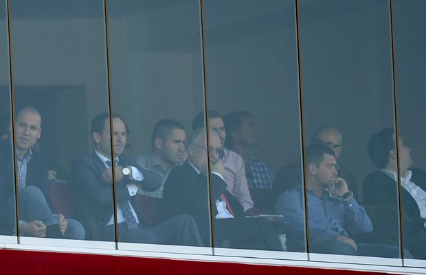 „Câinii” se sfâșie între ei! Atac devastator în direct: „Ești expirat, n-ai treabă cu fotbalul! Ai fost aici și n-ai făcut nimic”