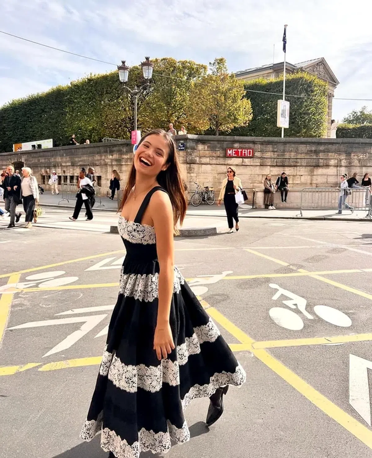 Emma Răducanu, marea speranță a tenisului britanic, debutează azi la Wimbledon: tatăl e român, mama chinezoaică, ea se inspiră de la Halep!