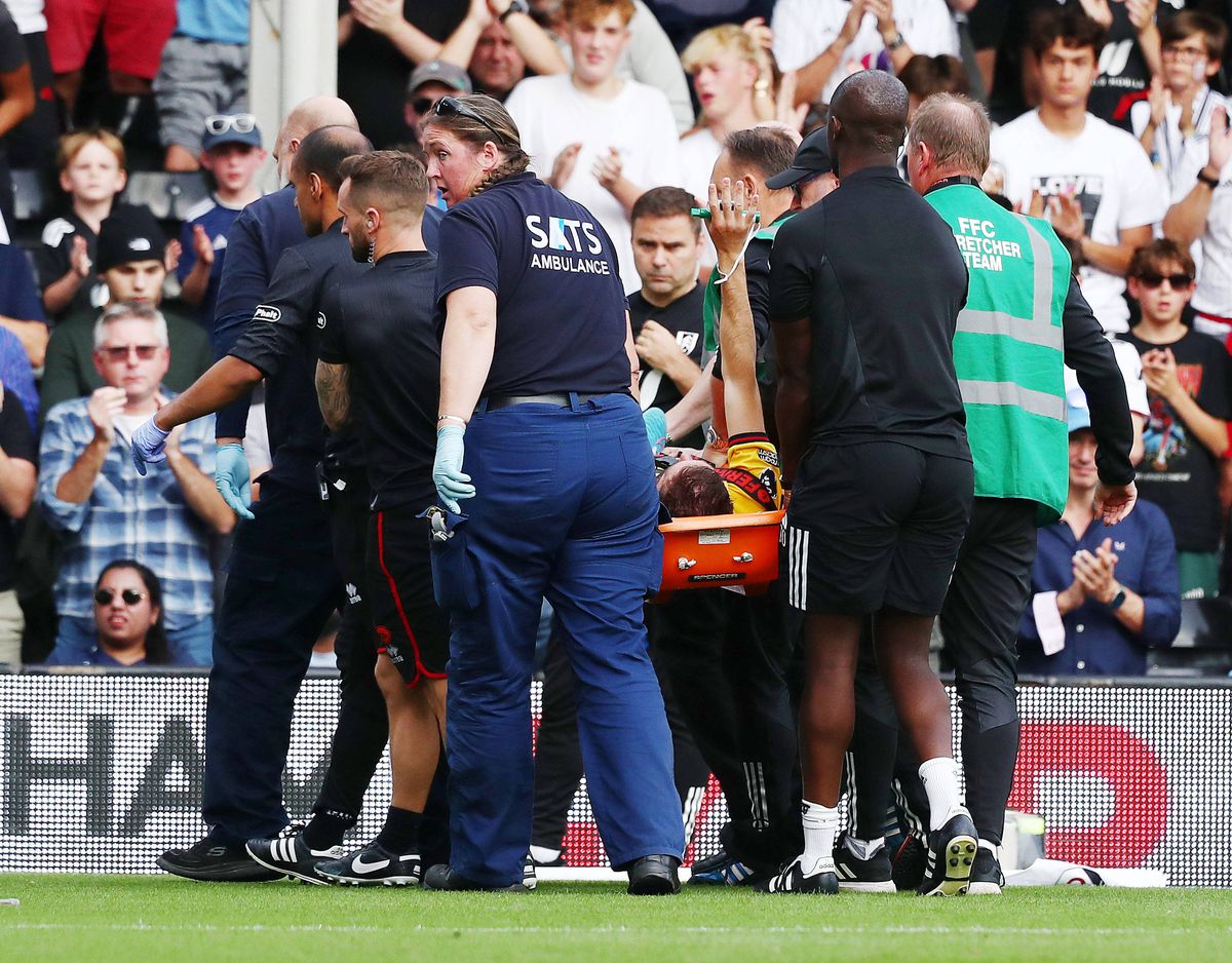 Atenție, imagini dure! Accidentare horror în Premier League » A avut nevoie de tub cu oxigen