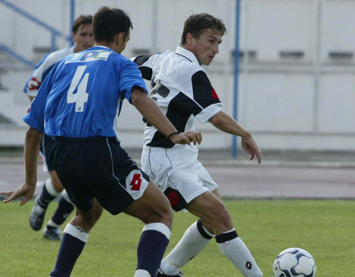 Îl recunoști pe fostul fotbalist din imagine? Vine din alte timpuri, iar azi e o voce cunoscută în Superligă: „Când eram în cantonament, îi trimiteam pe maseuri la pariuri”