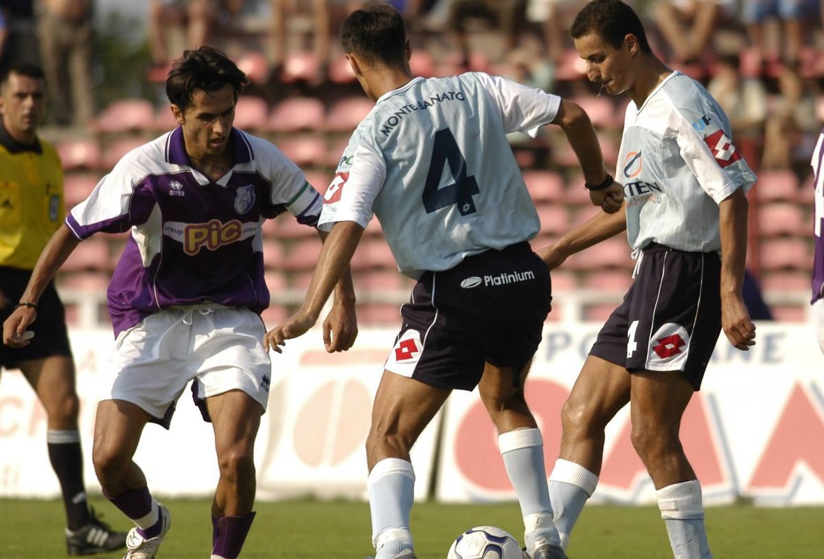 Îl recunoști pe fostul fotbalist din imagine? Vine din alte timpuri, iar azi e o voce cunoscută în Superligă: „Când eram în cantonament, îi trimiteam pe maseuri la pariuri”