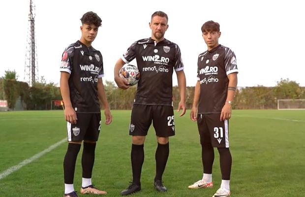 Spectaculos! Dinamo și-a anunțat al treilea rând de echipament: alegeri speciale pentru imaginile de prezentare