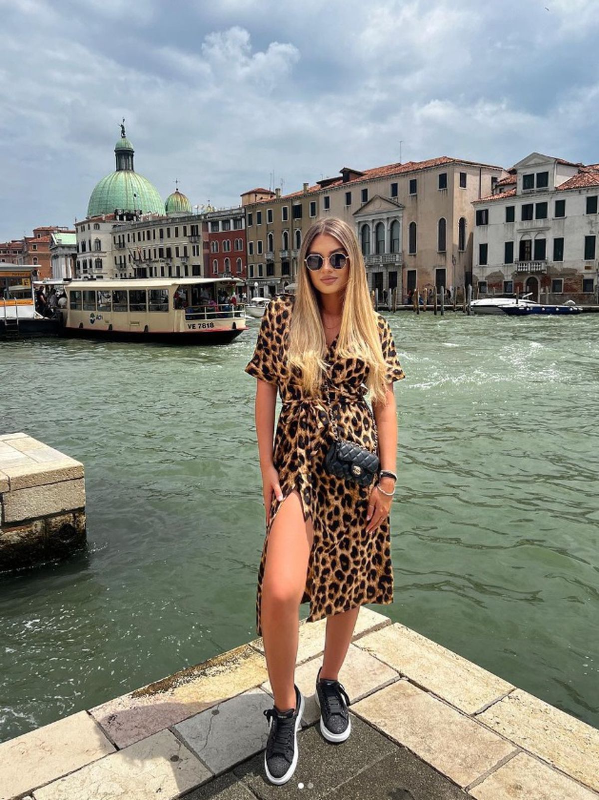 Tavi Popescu, apariție inedită în vacanță » Și-a acoperit corpul de tatuaje + Are un nou look