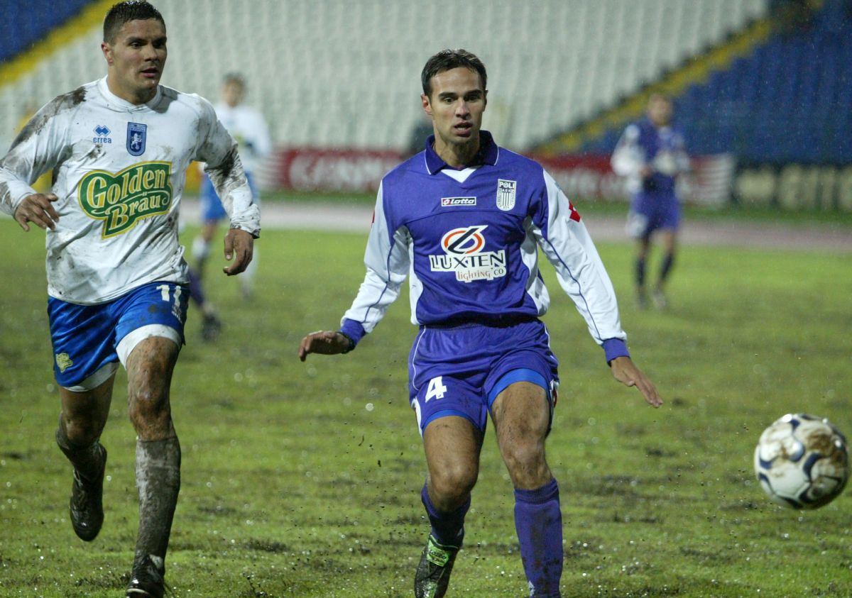 Îl recunoști pe fostul fotbalist din imagine? Vine din alte timpuri, iar azi e o voce cunoscută în Superligă: „Când eram în cantonament, îi trimiteam pe maseuri la pariuri”