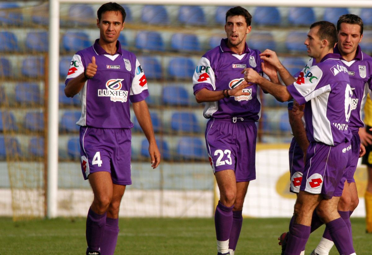 Îl recunoști pe fostul fotbalist din imagine? Vine din alte timpuri, iar azi e o voce cunoscută în Superligă: „Când eram în cantonament, îi trimiteam pe maseuri la pariuri”