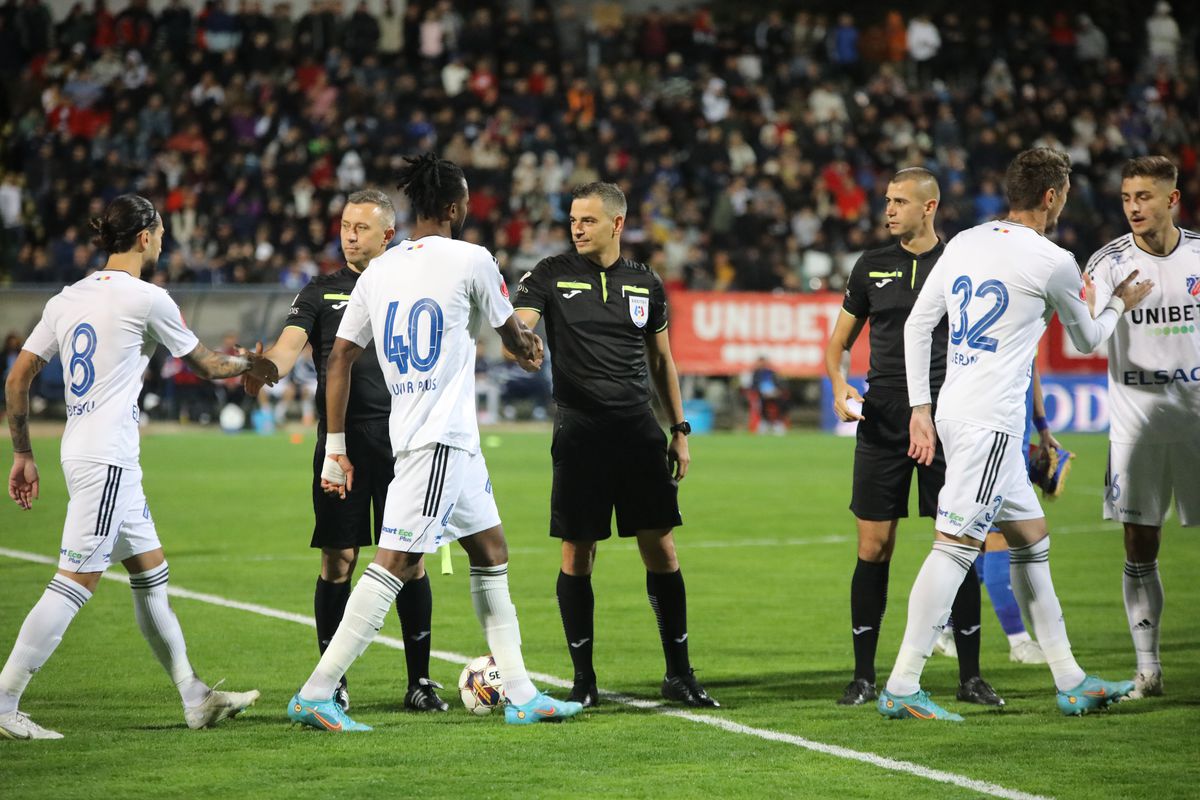 Ștefan Târnovanu se plânge de gazonul de la Botoșani: „E impracticabil! Nu înțeleg de ce nu a fost udat”