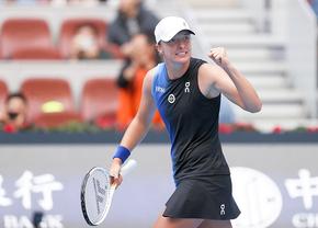Iga Swiatek, în finală la Beijing. A oprit-o pe Coco Gauff la 16 victorii consecutive