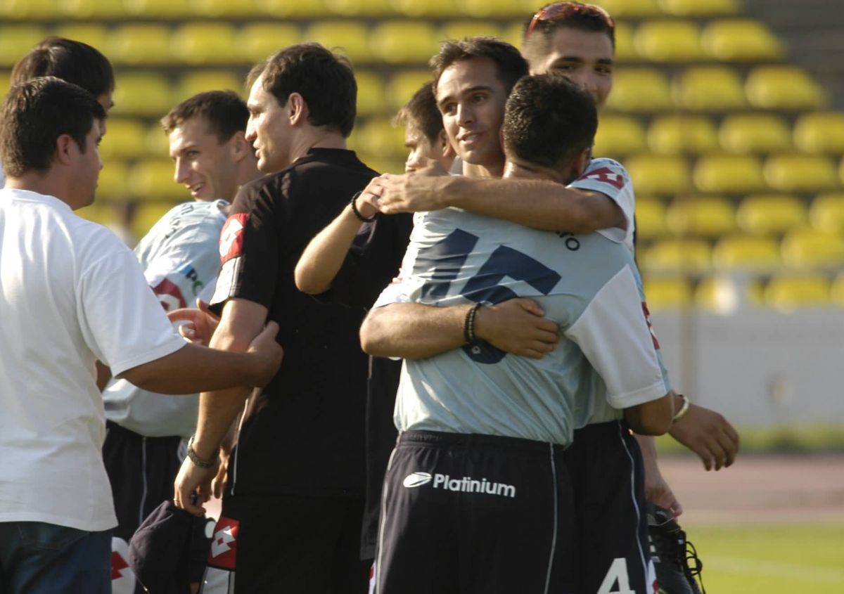 Îl recunoști pe fostul fotbalist din imagine? Vine din alte timpuri, iar azi e o voce cunoscută în Superligă: „Când eram în cantonament, îi trimiteam pe maseuri la pariuri”