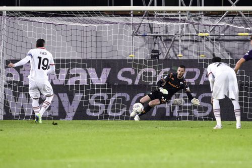 De Gea apără penalty-ul executat de Theo Hernandez / Foto: Imago