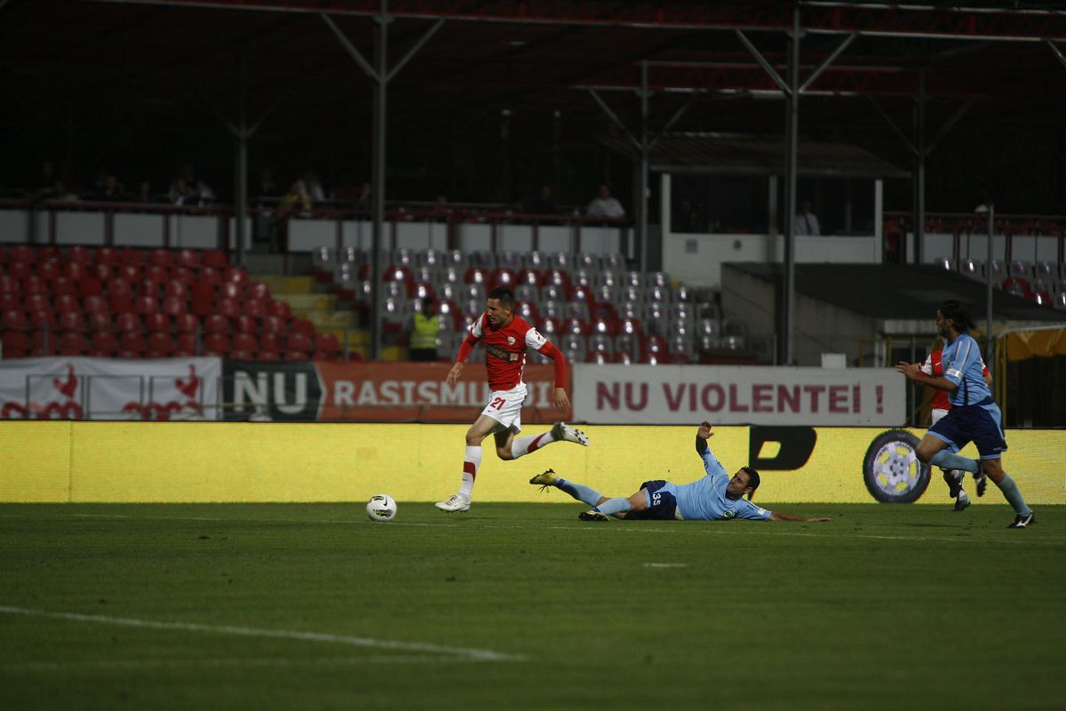 „Mai întâi a ieșit burta din avion. După, Jardel” » A înfruntat marele Inter la Brașov, a fost dorit de Dinamo sau Rapid și a trăit un episod halucinant: „Antrenorul a venit cu 3-4 plicuri în vestiar”