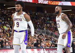 S-a scris istorie în NBA! LeBron James a jucat în premieră alături de Bronny, fiul său: cum s-au descurcat cei doi