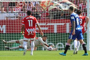 Scenariu incredibil la meciul din La Liga » Portarul a apărat 3 penalty-uri, iar echipa sa a câștigat în prelungiri după o altă lovitură de pedeapsă