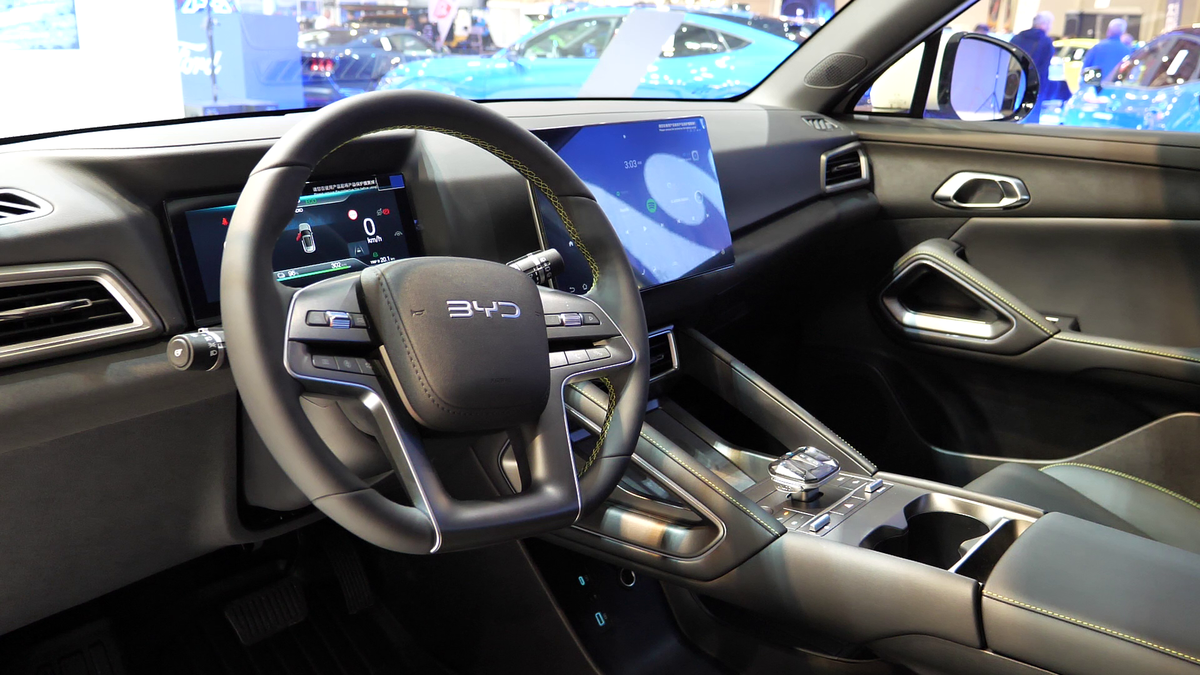 Miza pe mașini electrice » BYD și alți giganți auto își prezintă modelele cu care vor să cucerească piața la Salonul Auto de la București