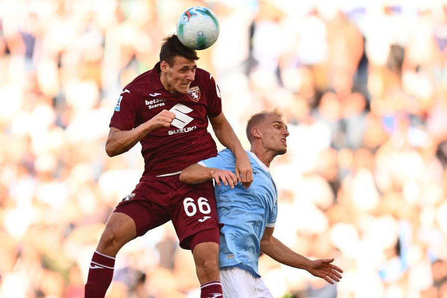 Calvarul trăit de un fotbalist bolnav de mononucleoză: „Am înnebunit cu ochii doar în tavan două săptămâni!”