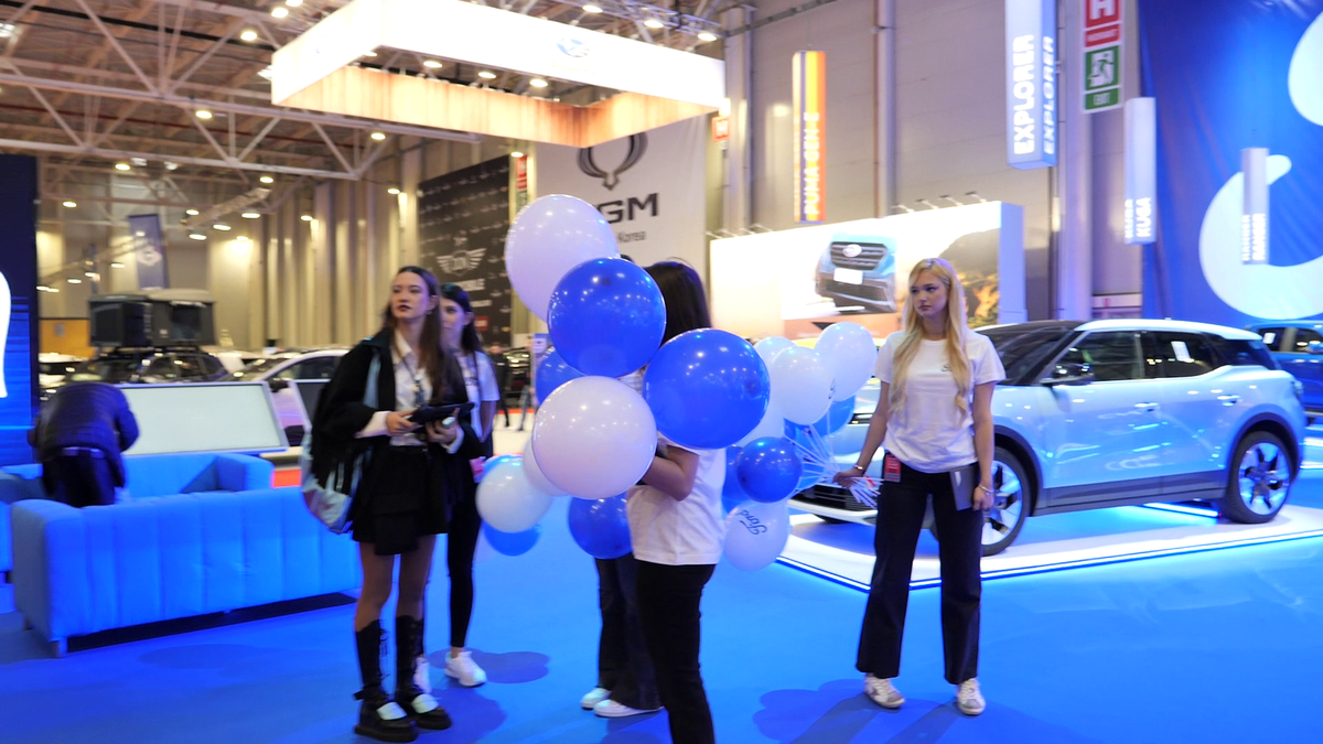 Miza pe mașini electrice » BYD și alți giganți auto își prezintă modelele cu care vor să cucerească piața la Salonul Auto de la București