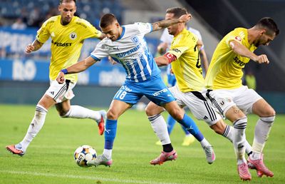 „Bombă cu ceas” în vestiarul echipei de play-off » Antrenorul, contrat public de jucător