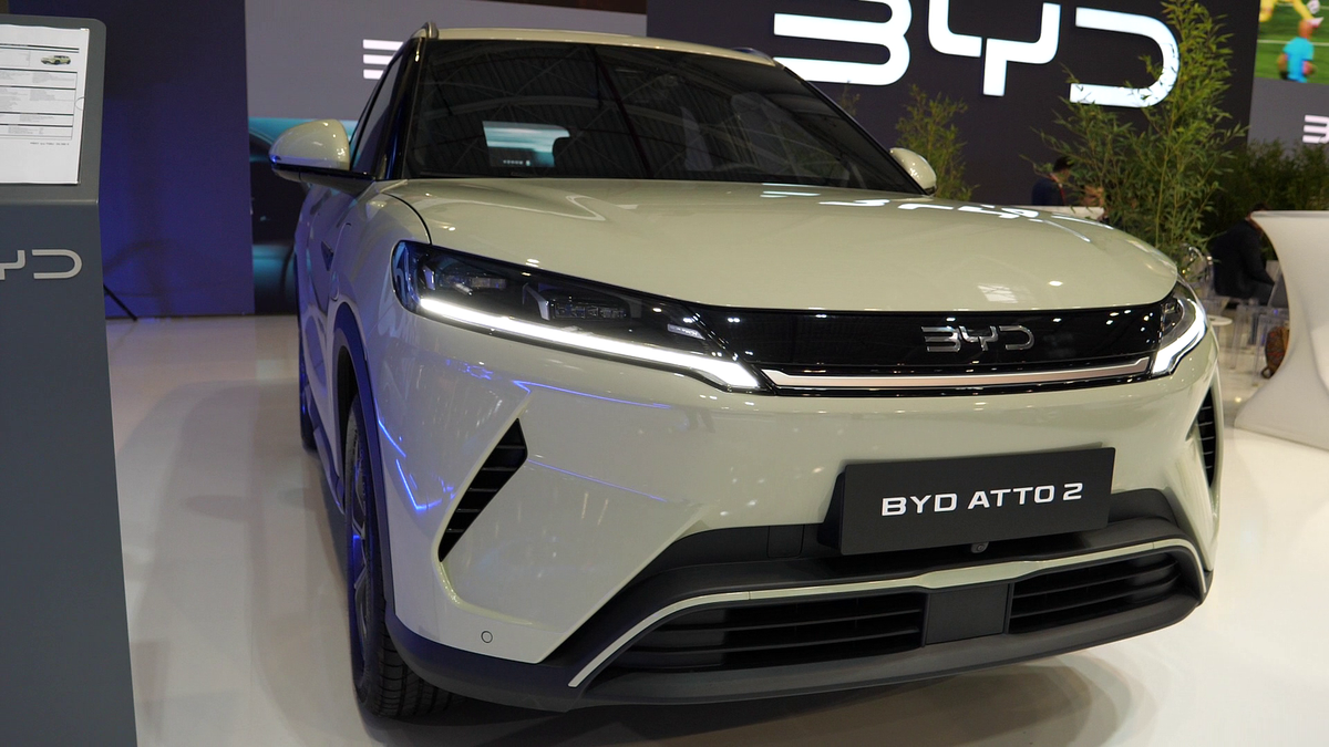 Miza pe mașini electrice » BYD și alți giganți auto își prezintă modelele cu care vor să cucerească piața la Salonul Auto de la București