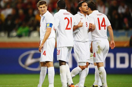 Steven Gerrard, cu banderola de căpitan al Angliei pe braț/ foto: Getty Images