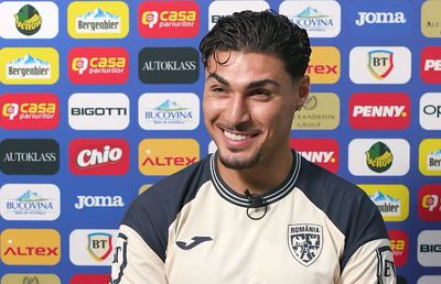 În engleză, „tricolorul” Lisav Eissat s-a prezentat publicului din România: „Încă nu vorbesc limba, dar am dicționarul cu mine”