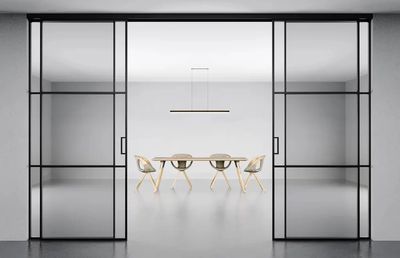 Compartimentări din sticlă – eleganță, lumină și funcționalitate în amenajările moderne