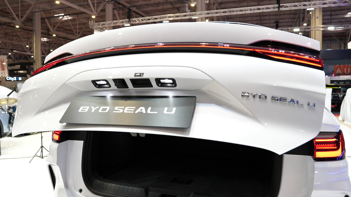 Miza pe mașini electrice » BYD și alți giganți auto își prezintă modelele cu care vor să cucerească piața la Salonul Auto de la București