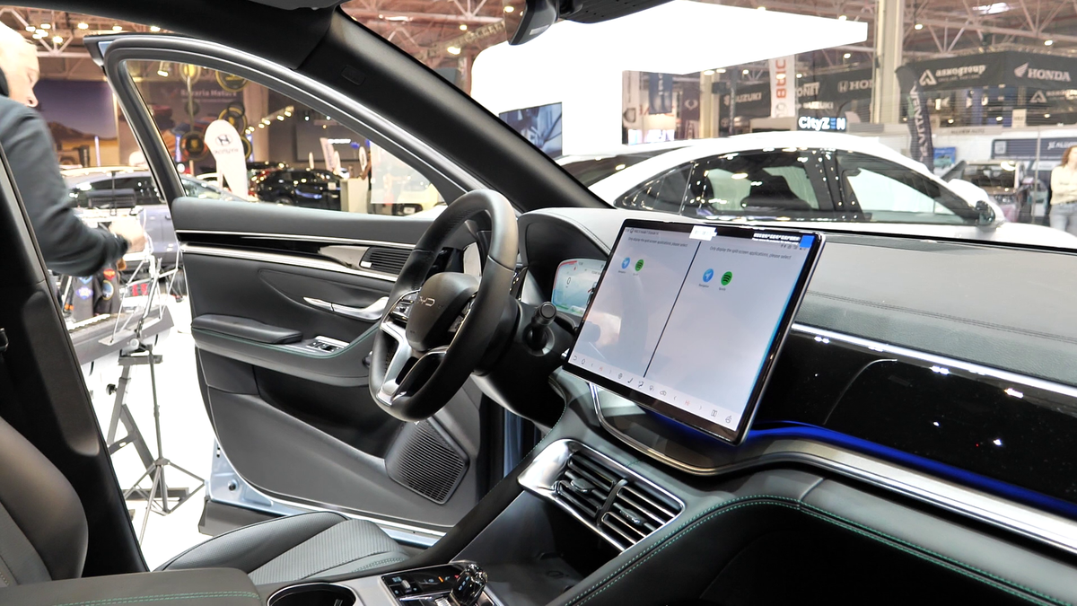 Miza pe mașini electrice » BYD și alți giganți auto își prezintă modelele cu care vor să cucerească piața la Salonul Auto de la București