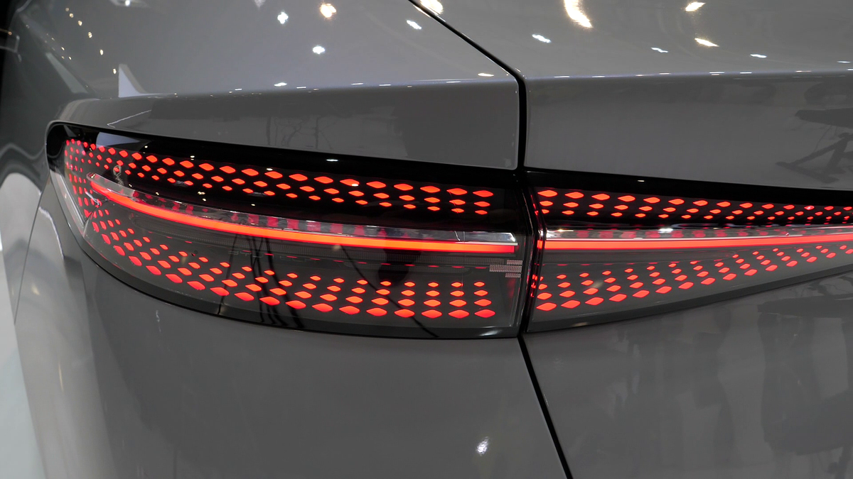 Miza pe mașini electrice » BYD și alți giganți auto își prezintă modelele cu care vor să cucerească piața la Salonul Auto de la București