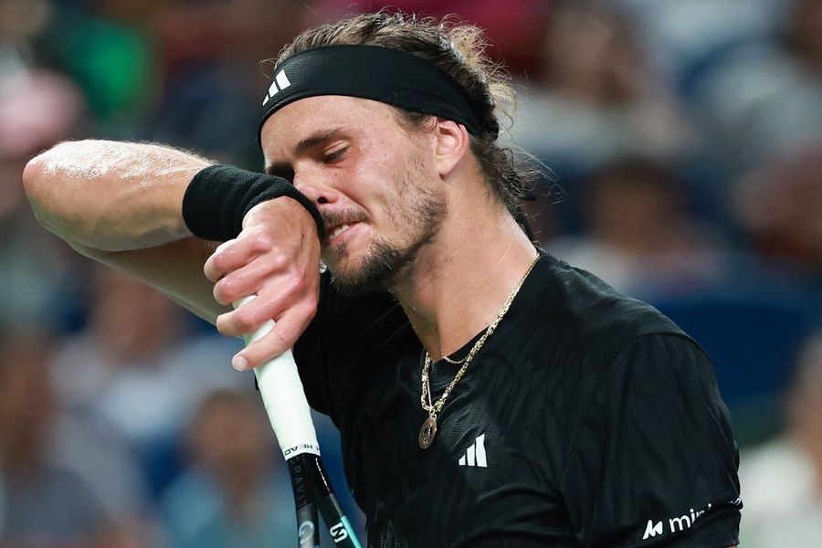Alexander Zverev în timpul turneului de la Shanghai 2025 Foto: Guliver/GettyImages Alexander Zverev s-a săturat de criticile lui Boris Becker: „Caută să fie în centrul atenției, dar nu-mi pasă de el”