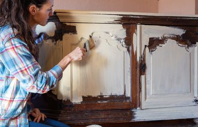 Mobila veche revine în trend: cum să-i dai un look nou fără să-i pierzi farmecul?