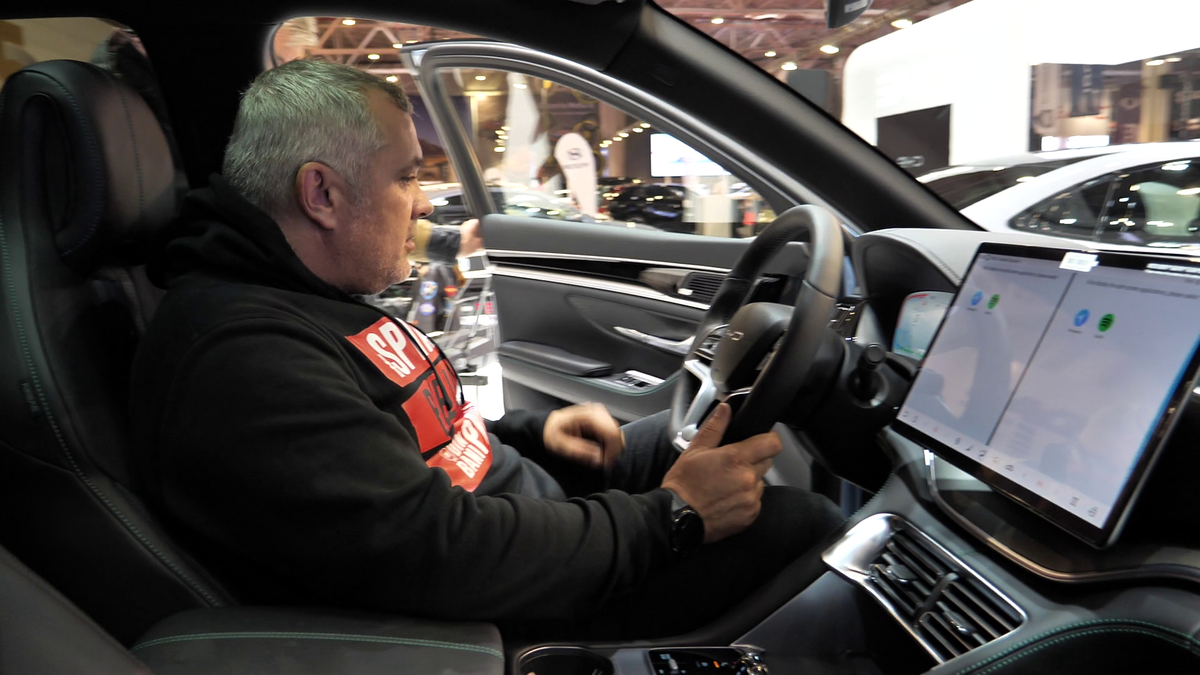 Miza pe mașini electrice » BYD și alți giganți auto își prezintă modelele cu care vor să cucerească piața la Salonul Auto de la București