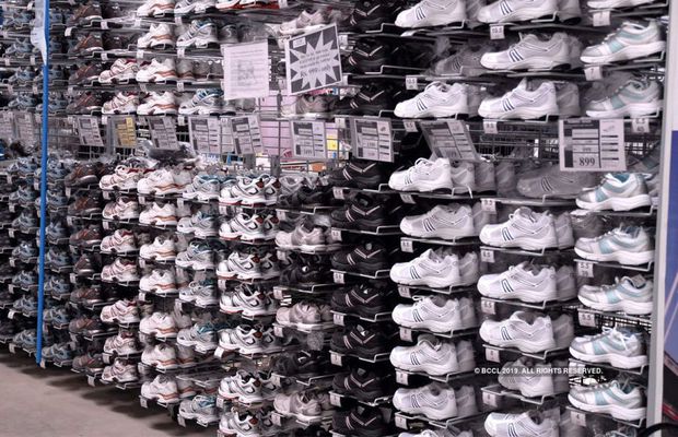 Suma impresionantă: cât cheltuie românii anual pe echipamente sportive, biciclete și pantofi de sport! Cine sunt cei mai mari retaileri