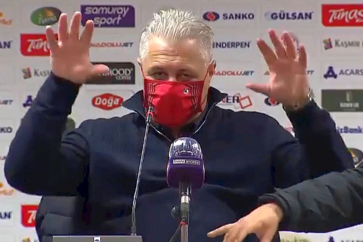 Marius Șumudică își explică gestul controversat din victoria cu Beșiktaș: „Lor le era adresat semnul”