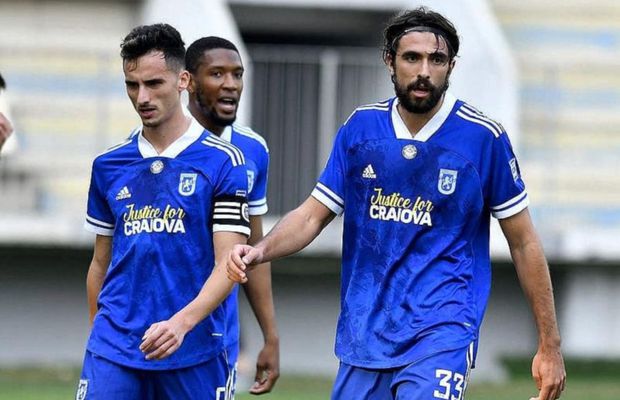 FOTO Cu ce tricouri au intrat azi pe teren jucătorii lui FC U Craiova, la primul meci după ce Mititelu a ajuns după gratii