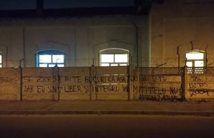 FOTO Mesaj împotriva lui Adrian Mititelu pe străzile din Craiova: „Sunt liber și integru, iar el nu” » Nu e opera fanilor rivalei CS Universitatea
