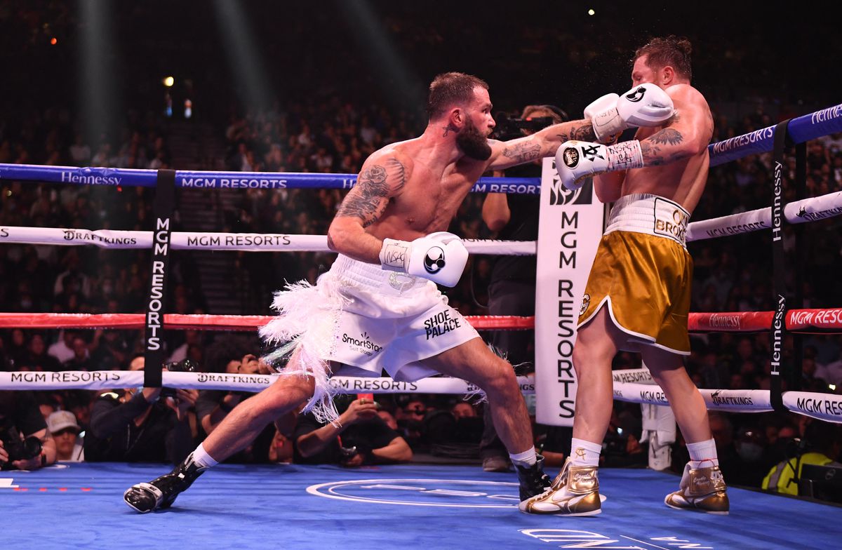 „Canelo” Alvarez a făcut istorie » E primul campion absolut la mijlocie după victoria prin KO contra lui Caleb Plant