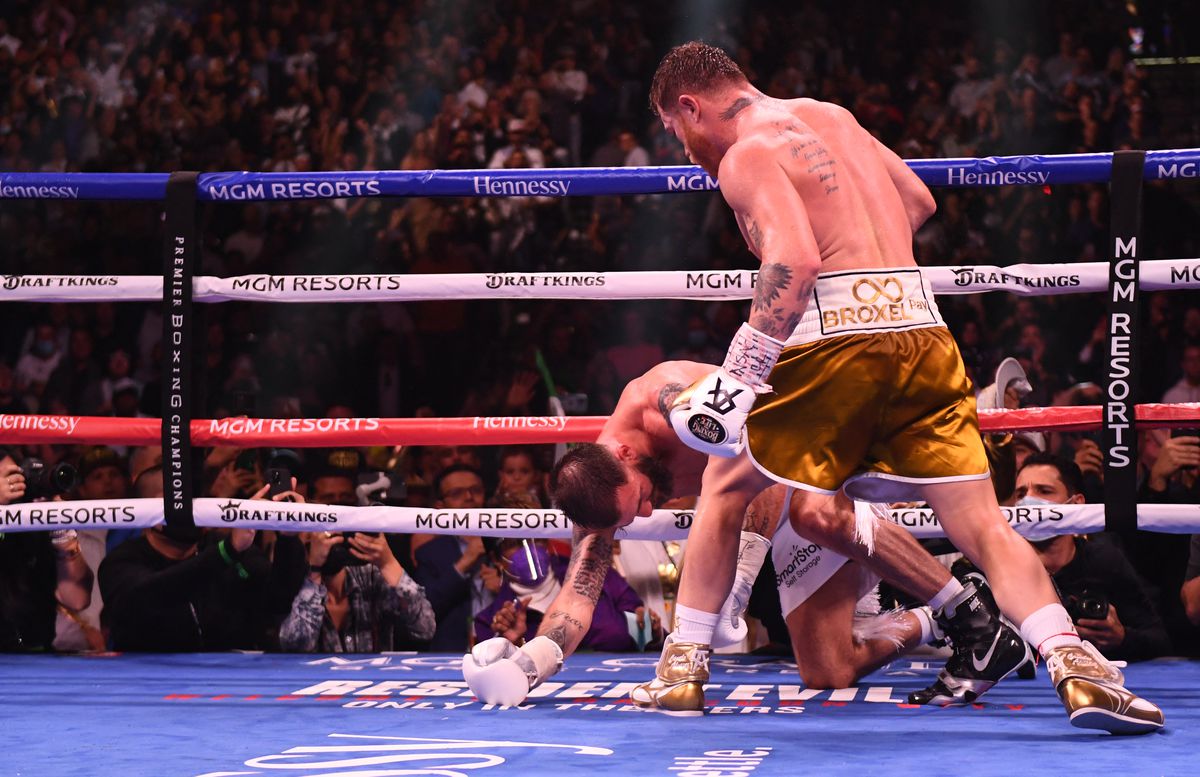 „Canelo” Alvarez a făcut istorie » E primul campion absolut la mijlocie după victoria prin KO contra lui Caleb Plant