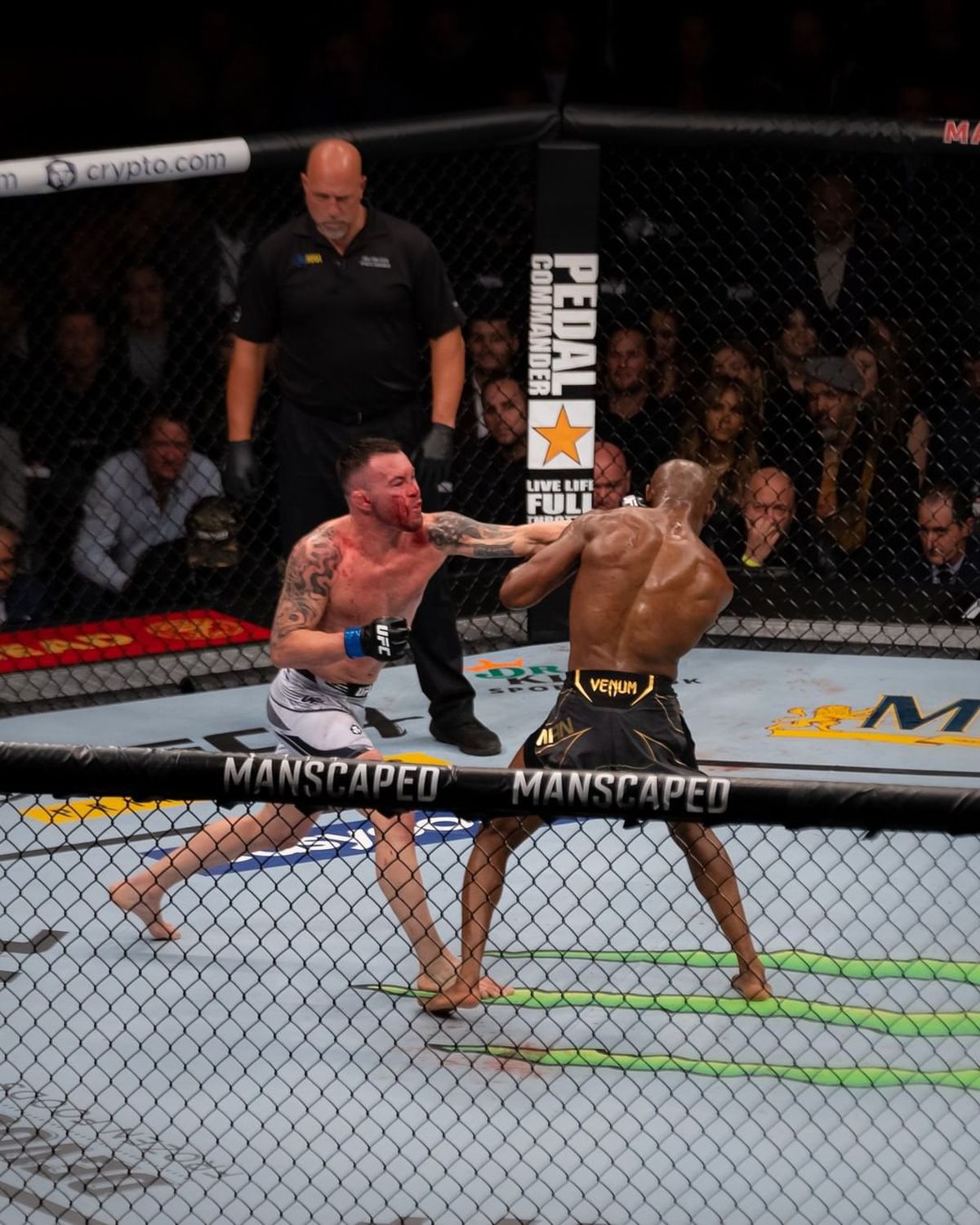 Kamaru Usman își păstrează centura UFC! L-a învins pe Colby Covington după o luptă spectaculoasă