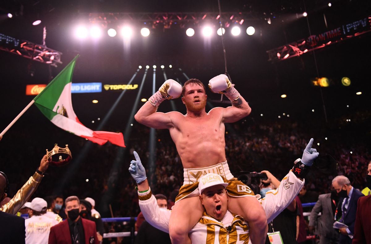 „Canelo” Alvarez a făcut istorie » E primul campion absolut la mijlocie după victoria prin KO contra lui Caleb Plant