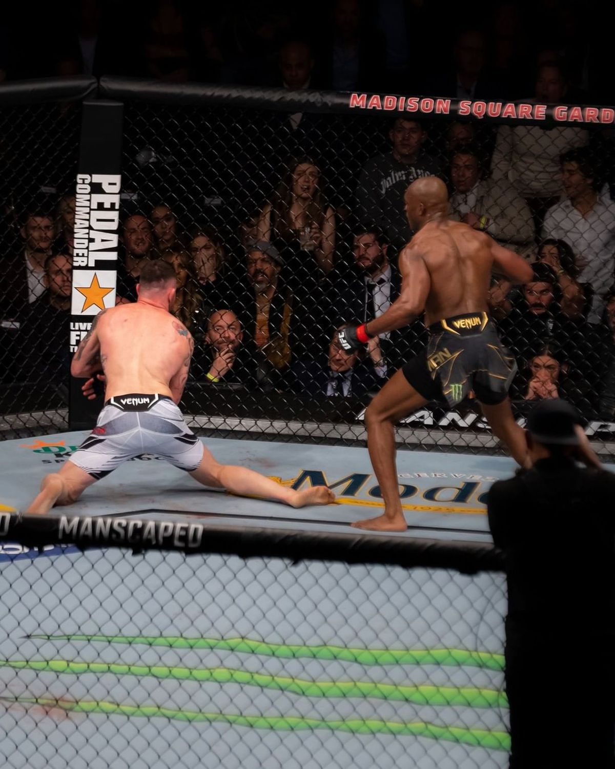 Kamaru Usman își păstrează centura UFC! L-a învins pe Colby Covington după o luptă spectaculoasă