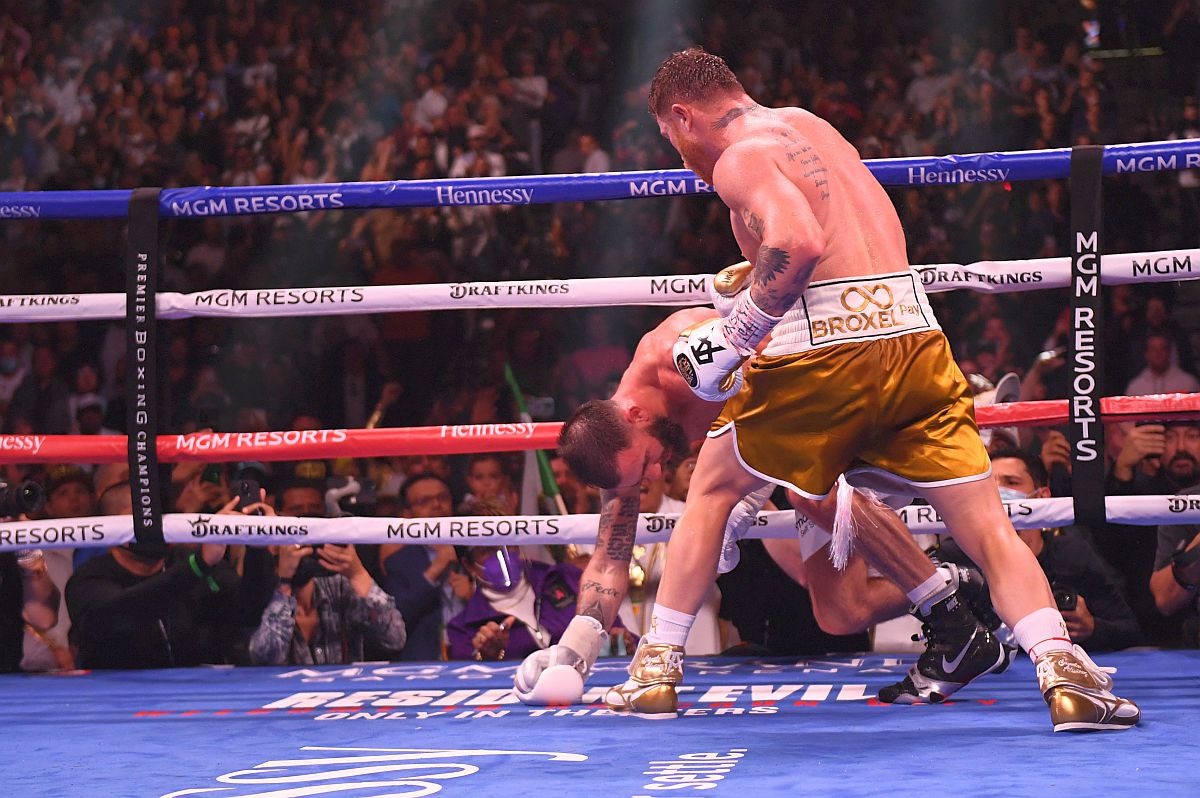 „Canelo” Alvarez a făcut istorie » E primul campion absolut la mijlocie după victoria prin KO contra lui Caleb Plant