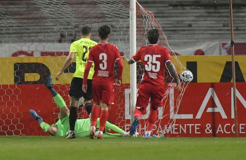 Liviu Ganea, 33 de ani, fost jucător al lui Dinamo, a fost dezamăgit de prestația „câinilor” în prima repriză a partidei cu CFR Cluj.