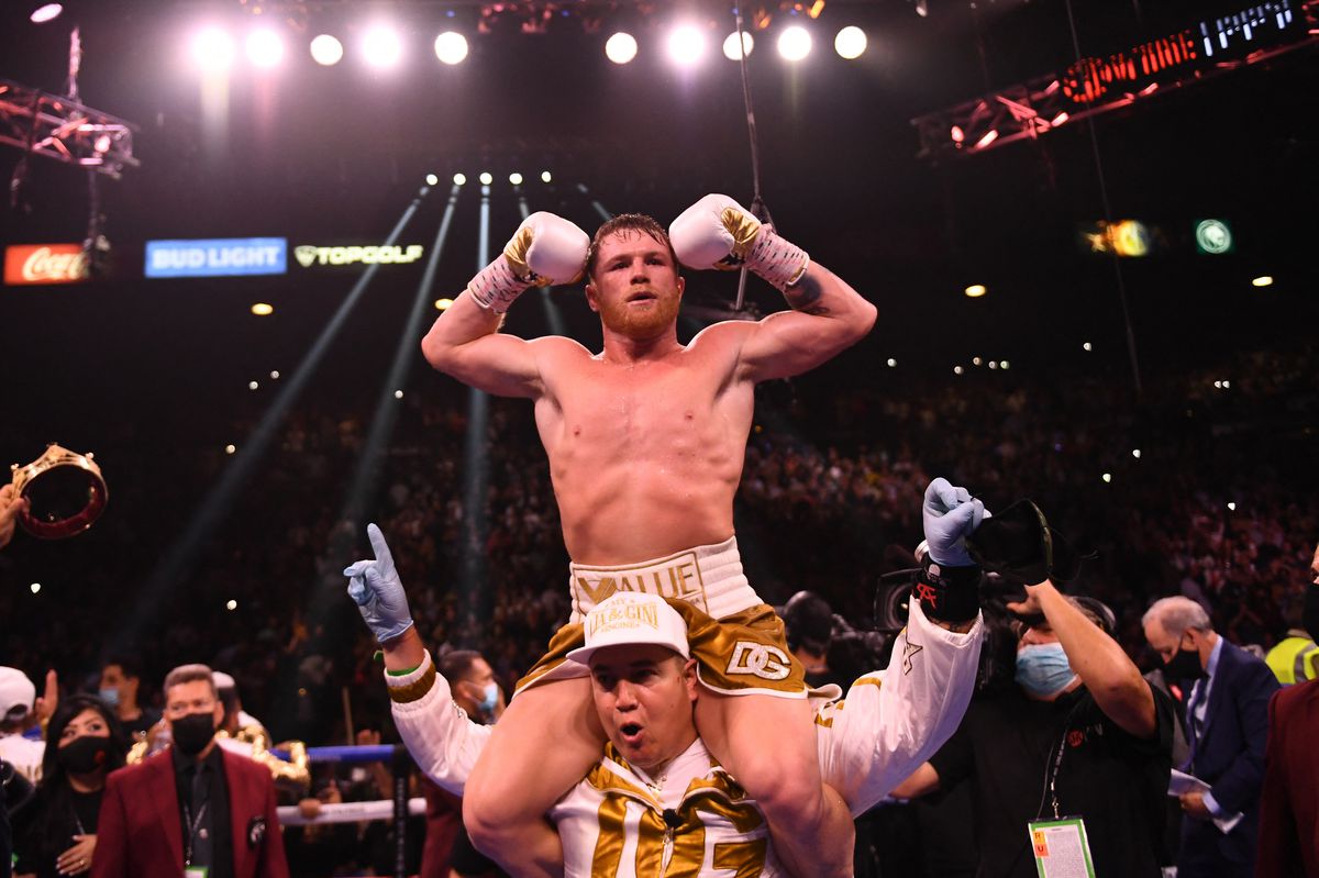 „Canelo” Alvarez a făcut istorie » E primul campion absolut la mijlocie după victoria prin KO contra lui Caleb Plant