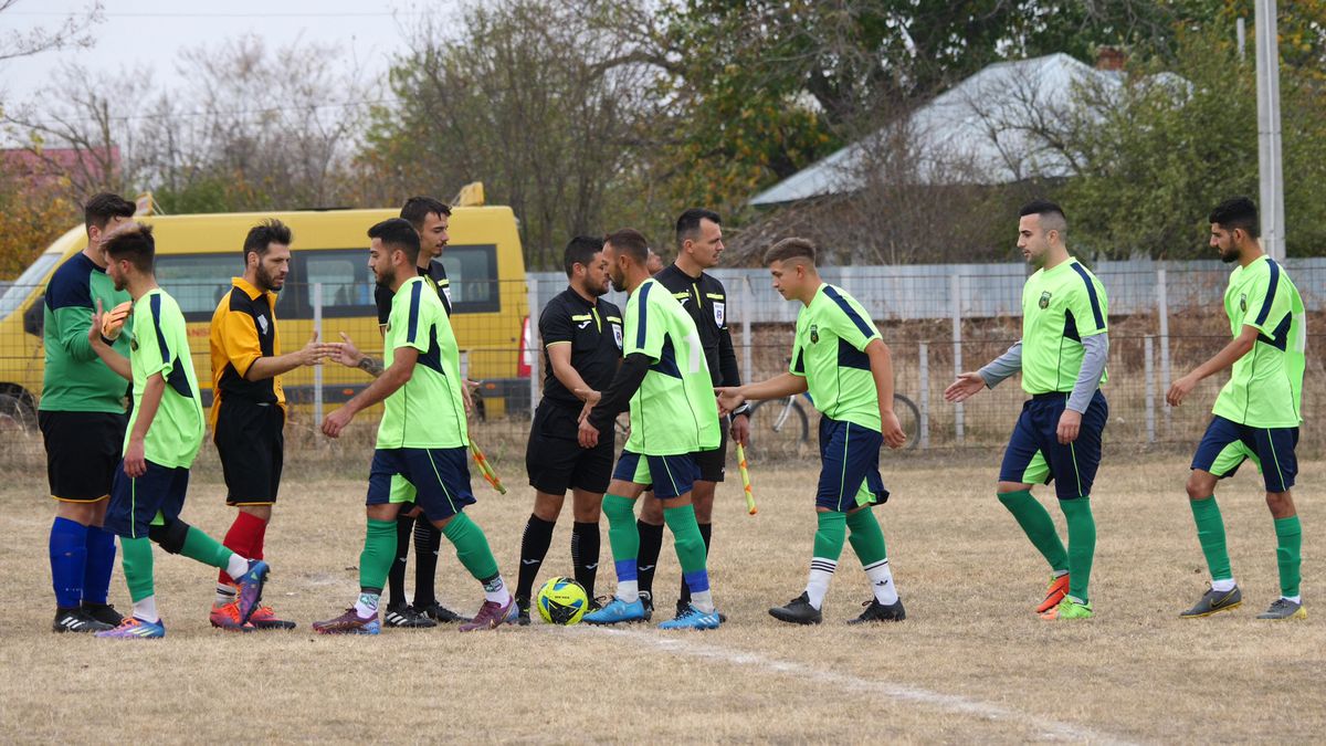 Cum se joacă un meci în județeana din Călărași? De la baros la fotbal, cu o vizită prin cimitir! „Sunteți nebuni? Îi luăm tare, îi punem pe calea ferată!”