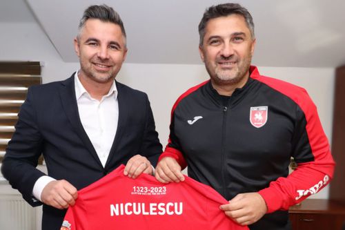 Claudiu Niculescu, 46 de ani, este noul antrenor al celor de la CSC Șelimbăr, locul 12 din Liga 2.