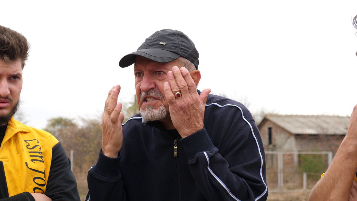 Cum se joacă un meci în județeana din Călărași? De la baros la fotbal, cu o vizită prin cimitir! „Sunteți nebuni? Îi luăm tare, îi punem pe calea ferată!”