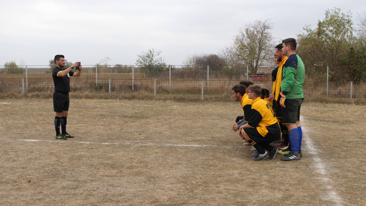 Cum se joacă un meci în județeana din Călărași? De la baros la fotbal, cu o vizită prin cimitir! „Sunteți nebuni? Îi luăm tare, îi punem pe calea ferată!”